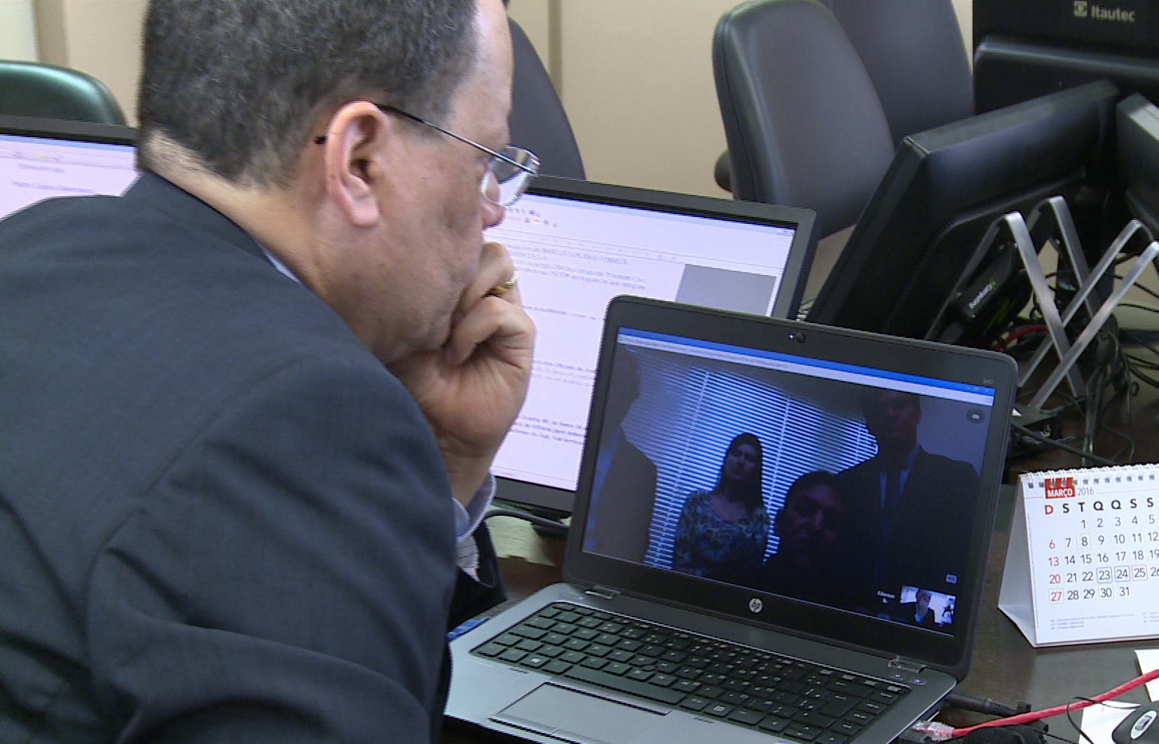 Juiz em videoconferência