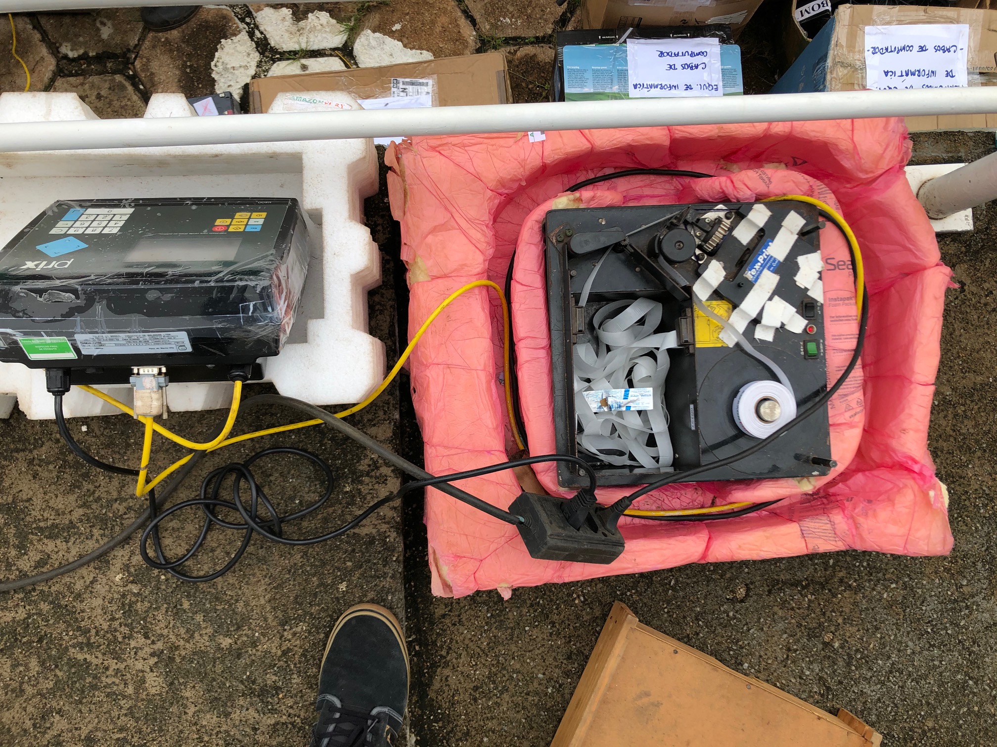 Resíduos sendo descartados de forma ambientalmente correta