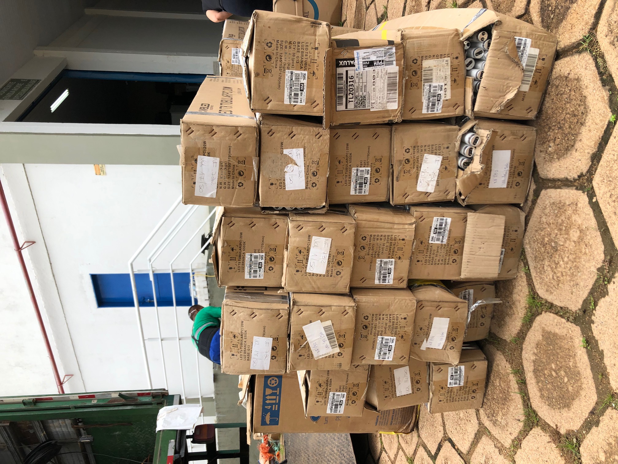 Resíduos sendo descartados de forma ambientalmente correta