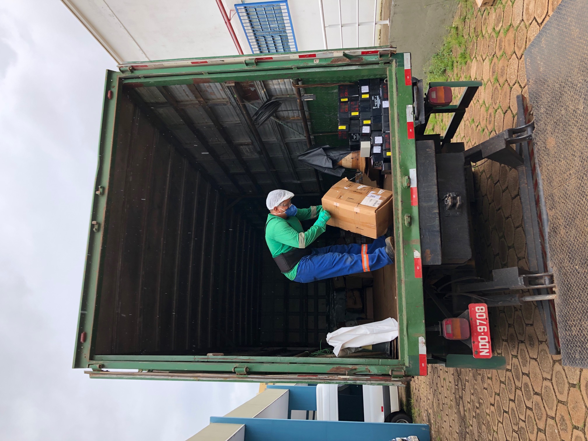 Resíduos sendo descartados de forma ambientalmente correta