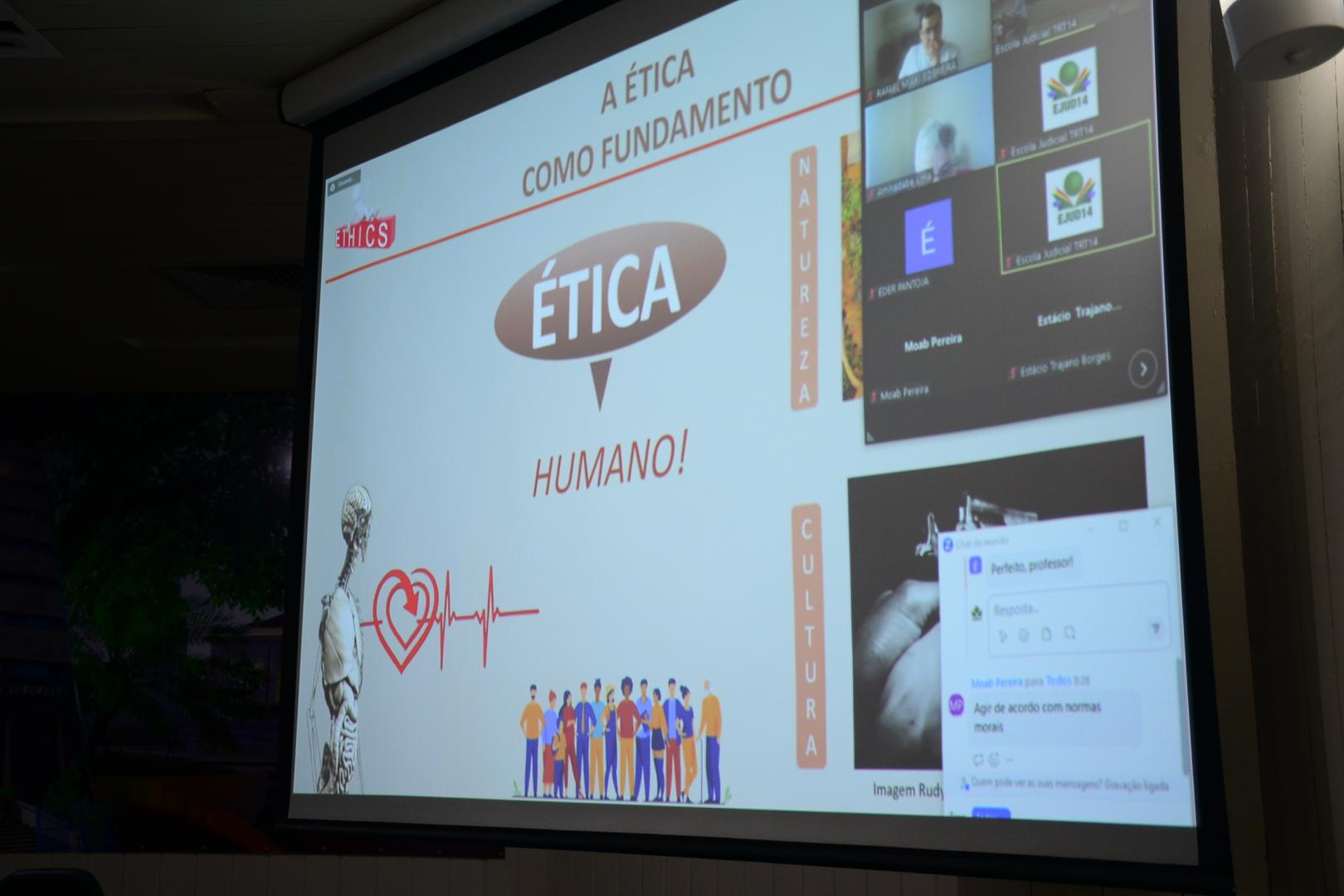 A imagem mostra o telão do curso com parte dos participantes no telepresencial.