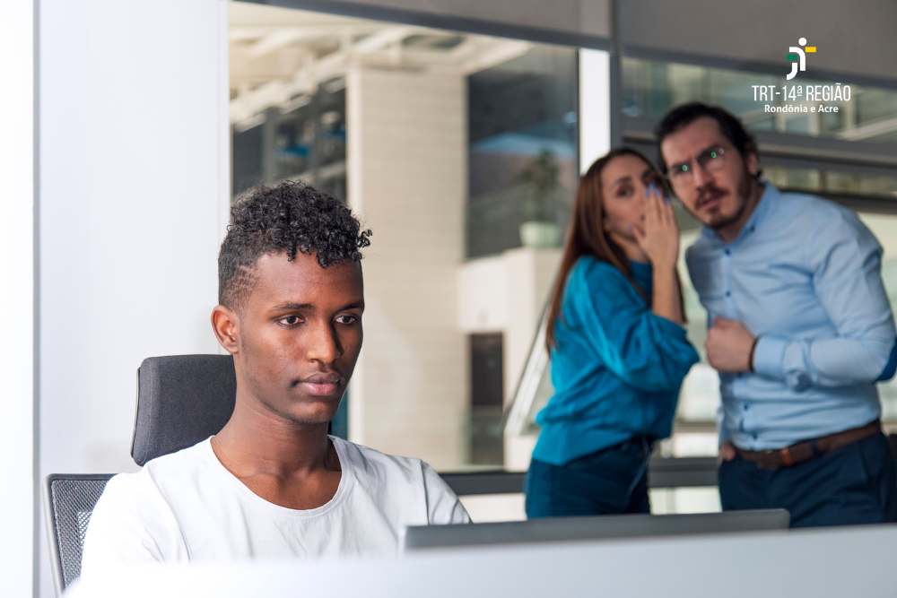 Justiça do Trabalho condena banco por assédio racial e moral no ambiente de trabalho