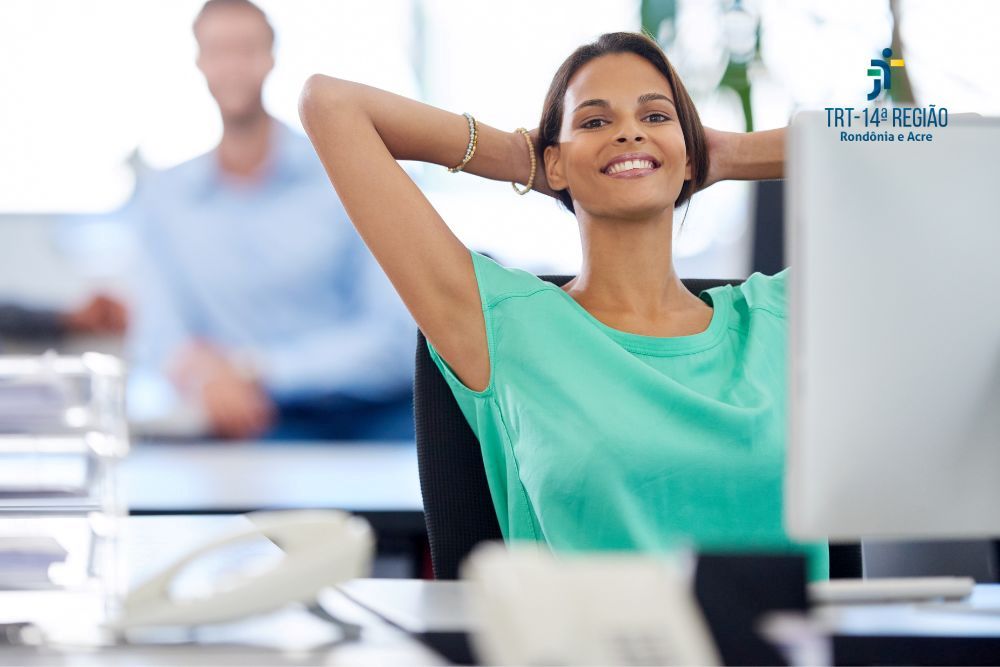 Trabalhadores no local de trabalho em momento de relaxamento