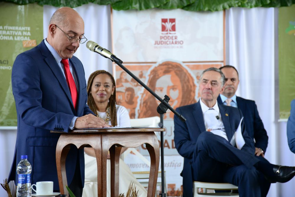 Presidente do TRT-14, desembargador Ilson Alves Pequeno Júnior, durante pronunciamento no encerramento da Justiça Itinerante Cooperativa na Amazônia Legal.
