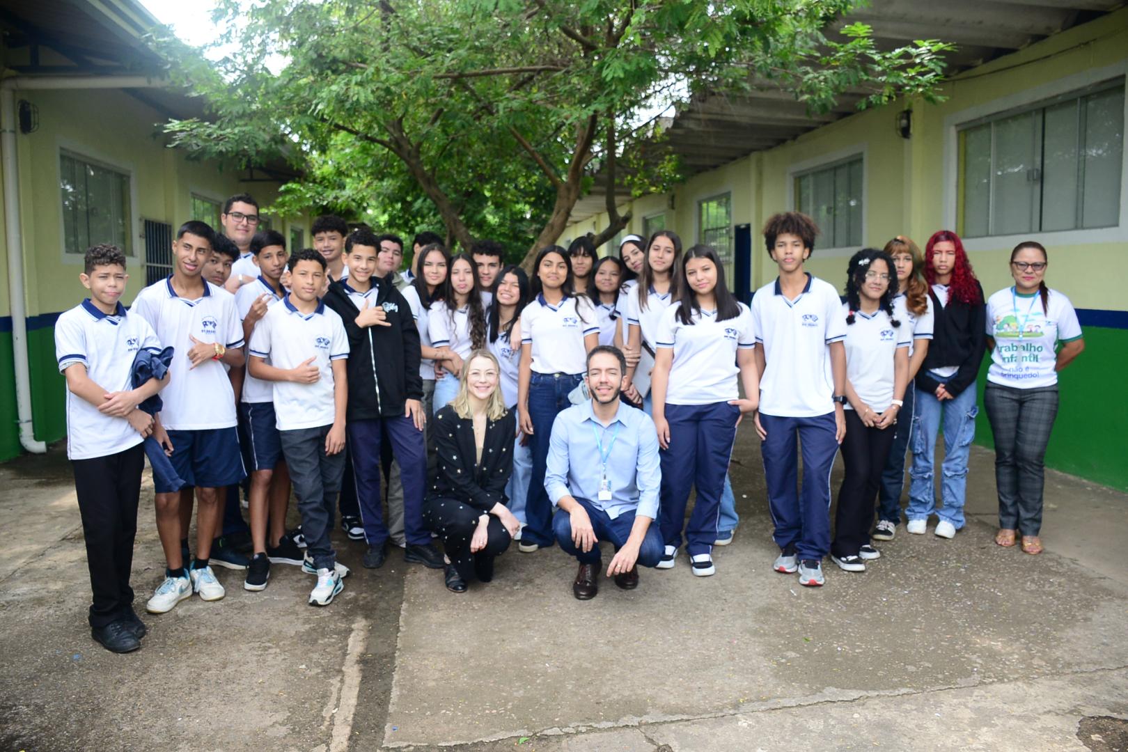 Roda de Conversa Literária do TRT-14 com alunos da escola Rio Branco em Porto Velho/RO