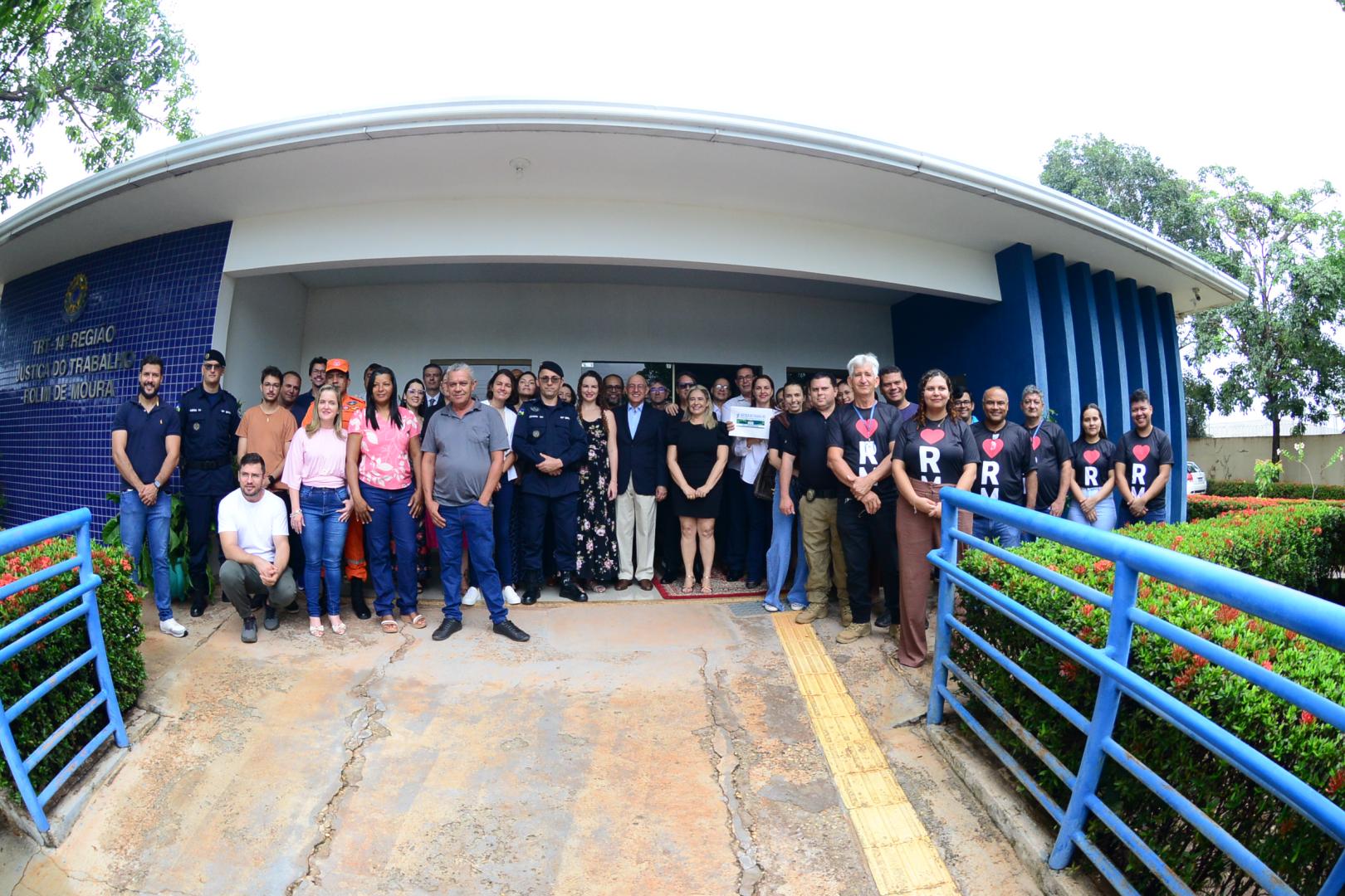 Ato oficializou entrega de sistema fotovoltaico e repasse de mais de R$ 1,3 milhão ao município.