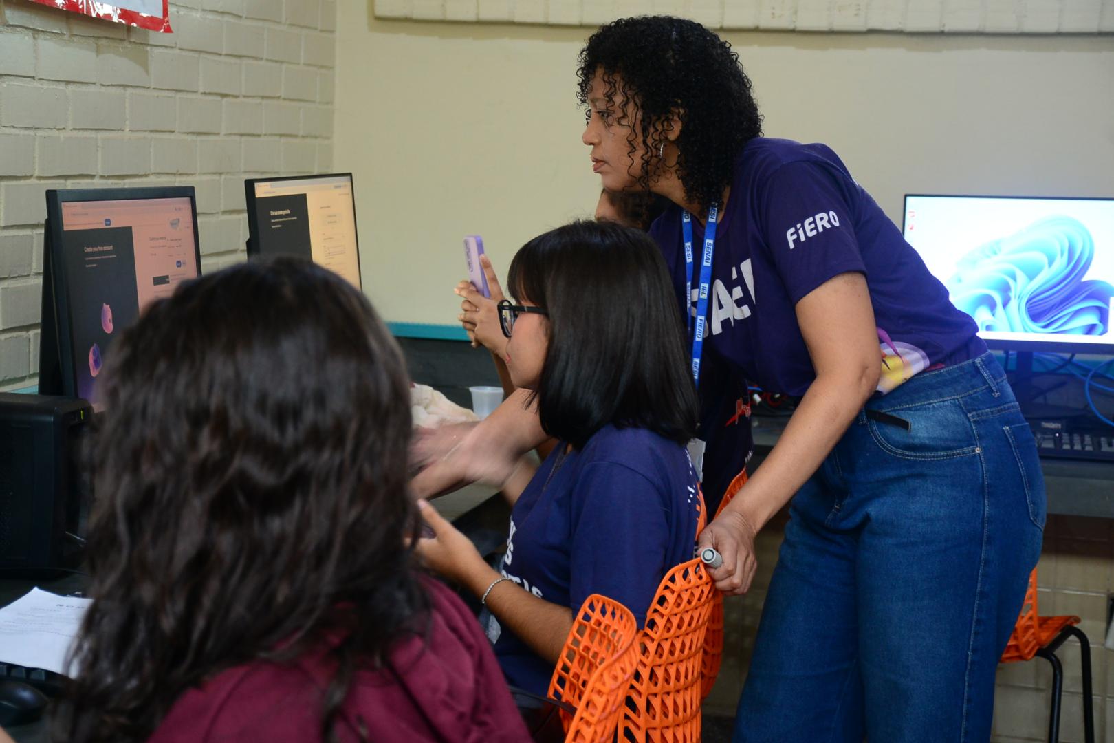 Curso ofereceu mentoria, programação, robótica e reflexão sobre empregabilidade para meninas de 14 a 18 anos da rede estadual