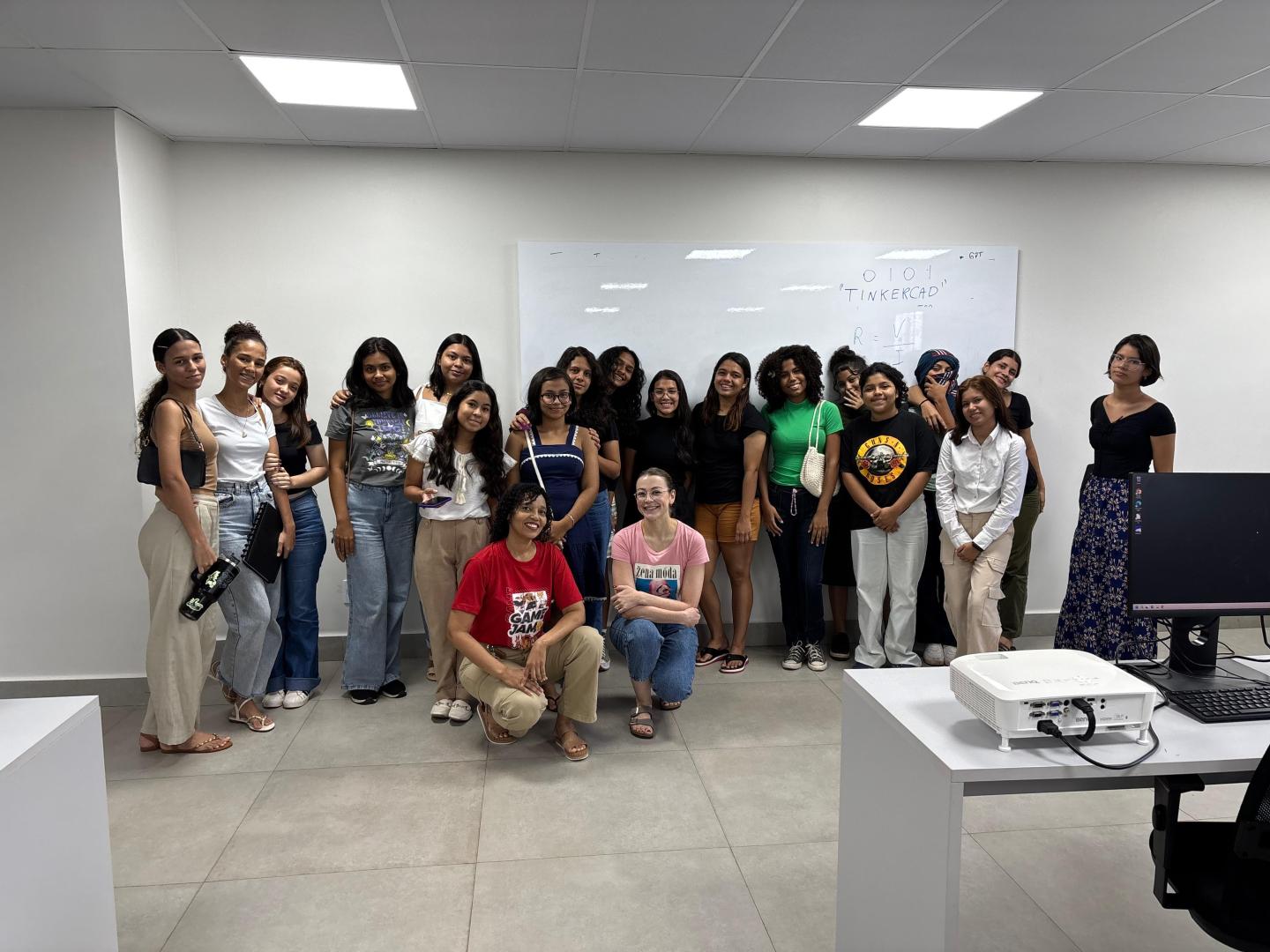 Curso ofereceu mentoria, programação, robótica e reflexão sobre empregabilidade para meninas de 14 a 18 anos da rede estadual