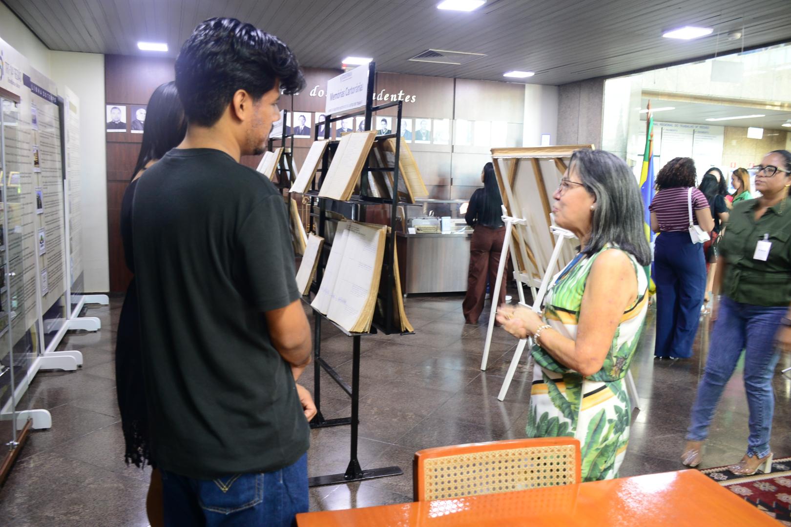 Acadêmicos de Direito em visita institucional ao TRT-14