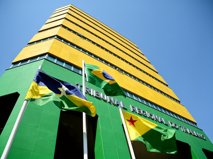 Fachada do TRT-14 (verde e amarelo)