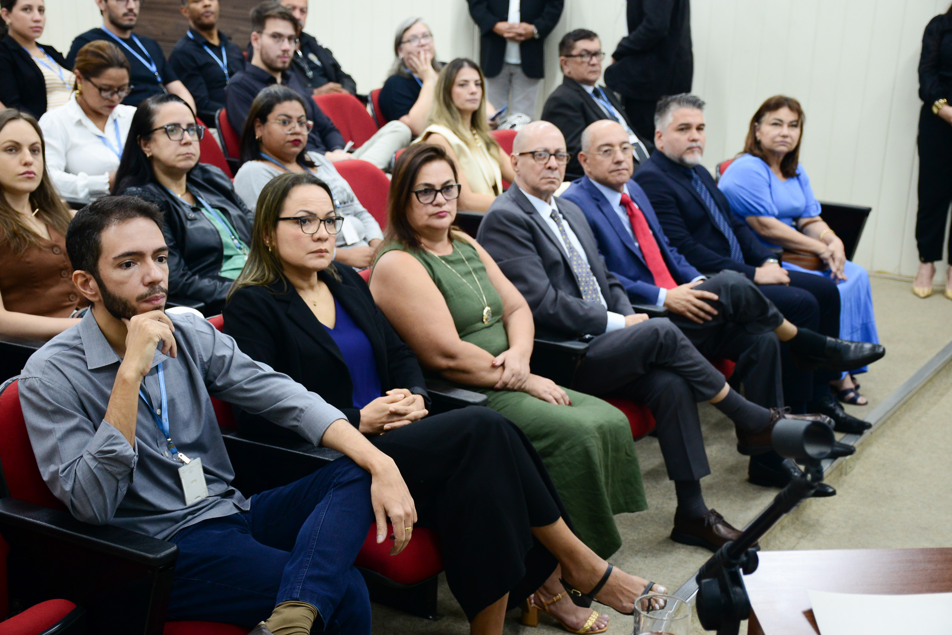 Público acompanha a audiência pública no auditório do TRT-14