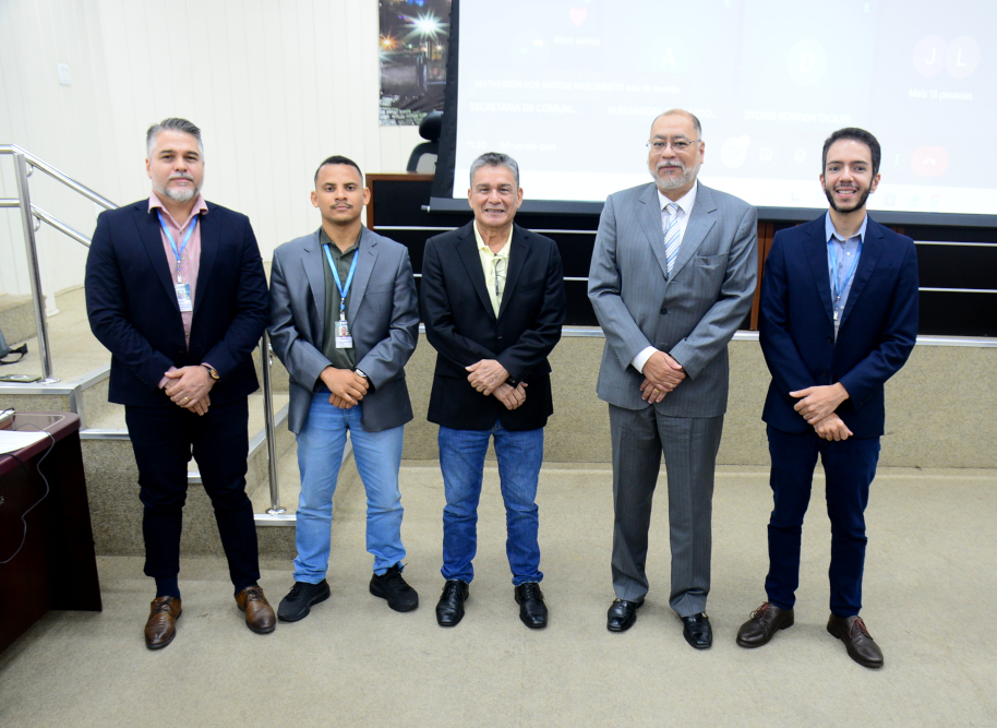 O presidente em exercício, des. Carlos Lôbo, e equipe da CAS