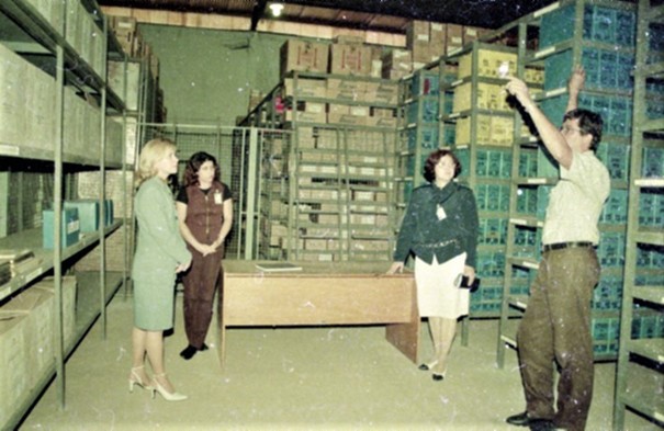 Magistrada e servidores no arquivo geral (ano não identificado)