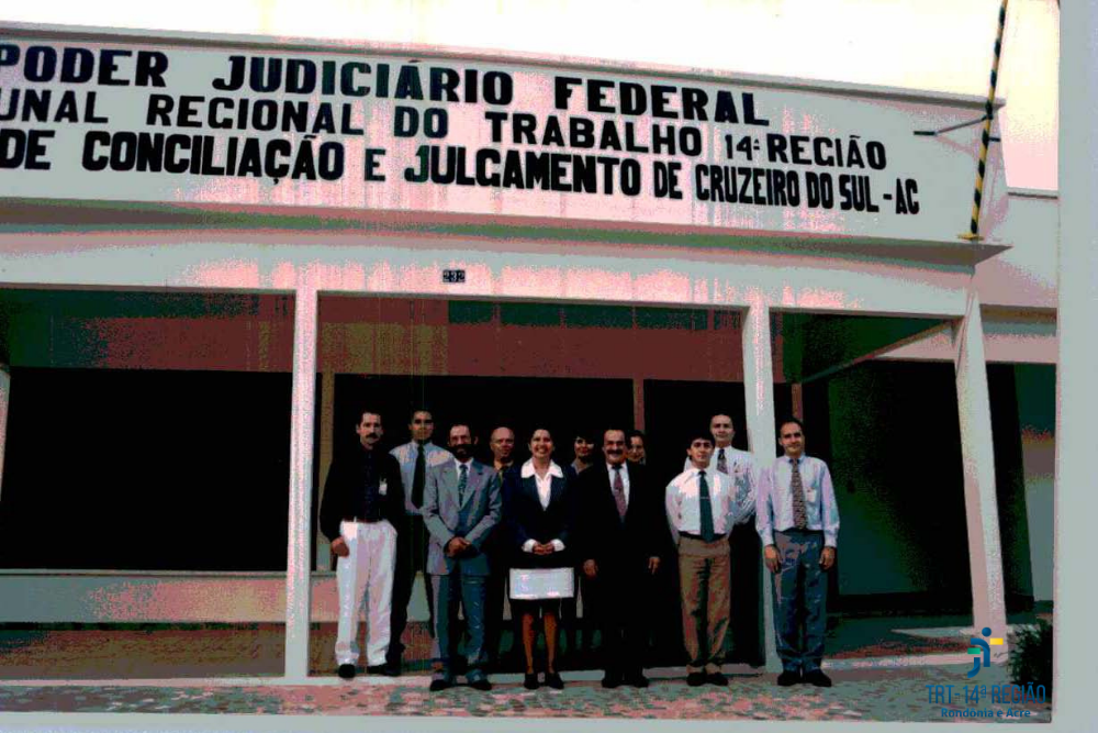 Juíza Rosangela Cipriano com servidores/as em 1995