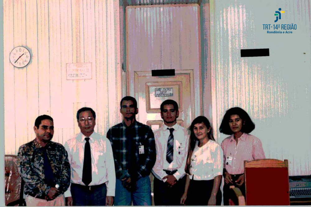 Juiz Roberto Sumio e servidores 