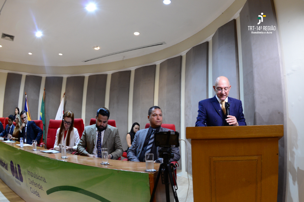 Presidente do TRT-14 discursa no plenário